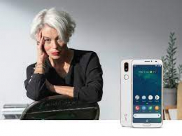 Doro Smartphone mit verzweifelte Frau